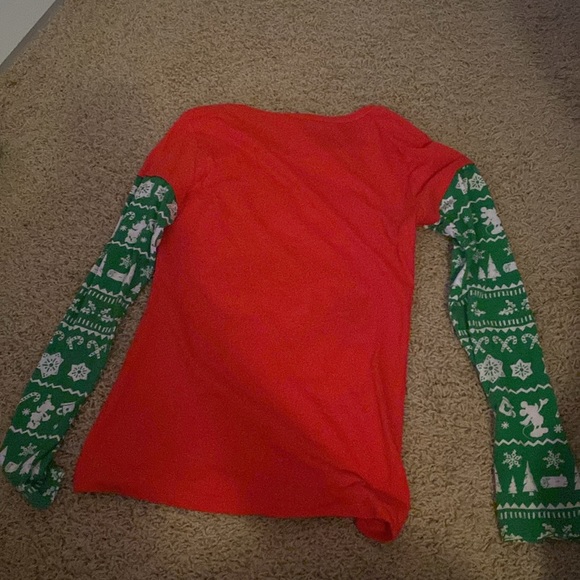 Vintage Disney Christmas t-shirt! Great Christmas present option! - Picture 2 of 3